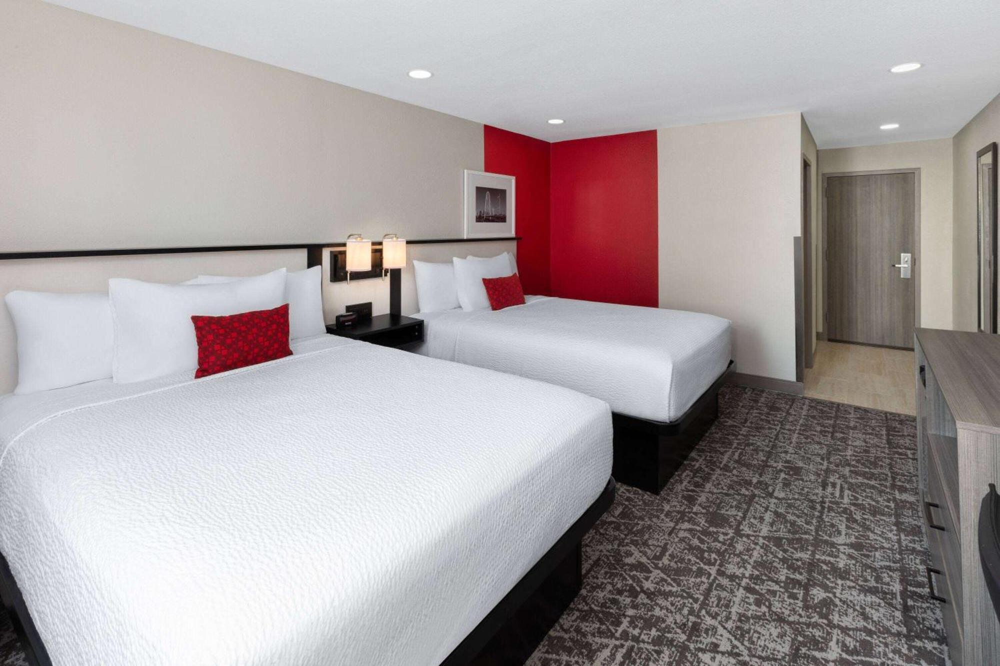 Ramada By Wyndham Dfw Airport Hotel Ървинг Екстериор снимка