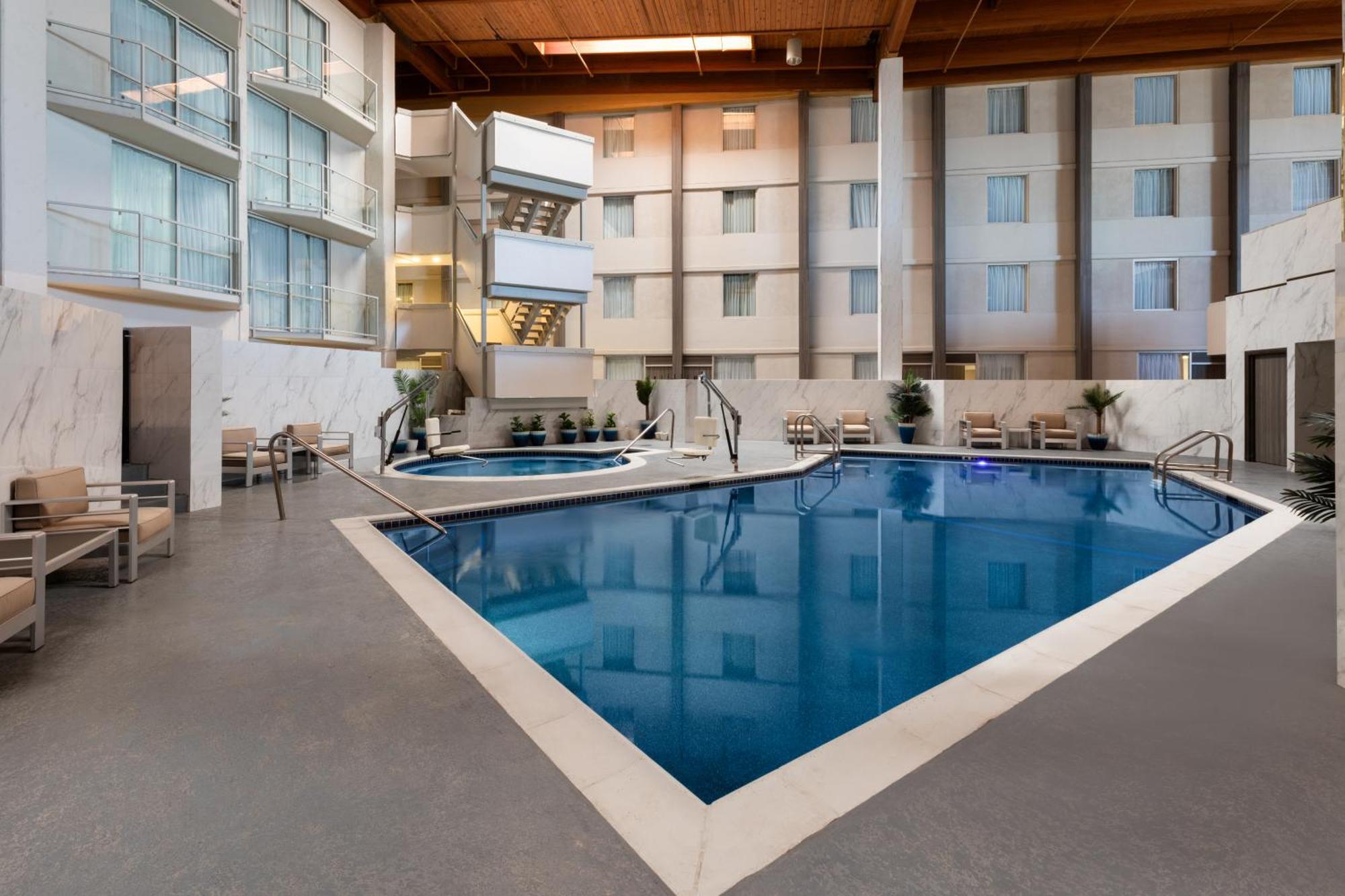 Ramada By Wyndham Dfw Airport Hotel Ървинг Екстериор снимка